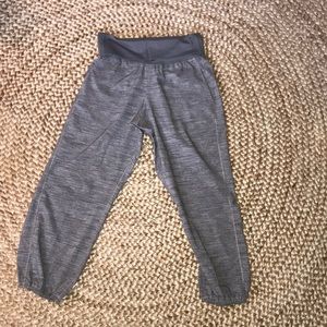 Lululemon cropped pants.